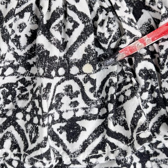 Lauren Ralph Lauren Black White Tiered Smocked Ruffle Full Mini Skirt Size 4P - Picture 4 of 5